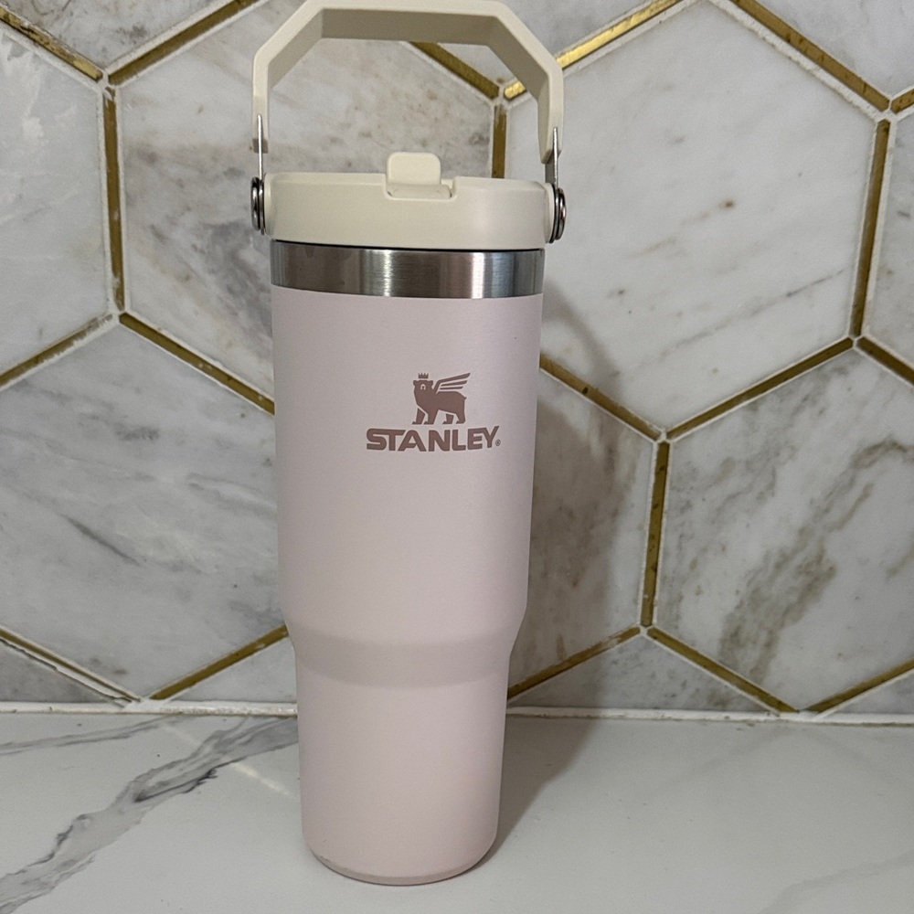 30oz Stanley Ice Flow Flip Straw Tumbler